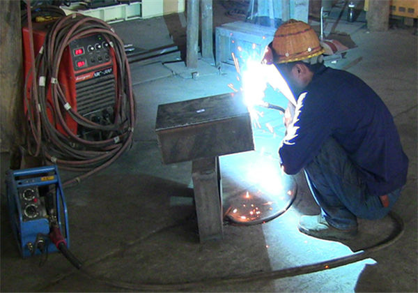 焊工比賽進入高潮